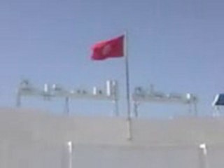 drapeau de la tunisie sur la gare de mahdia