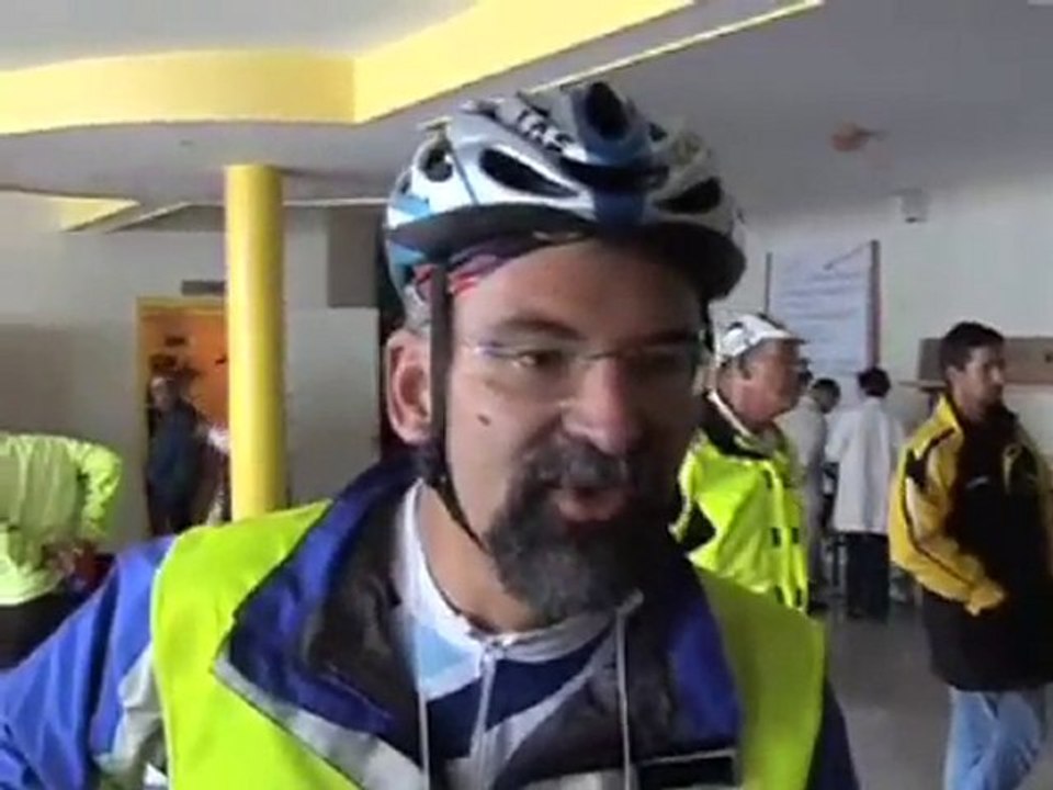 Paris-Brest-Paris 2007 : atelier mécanique à Tinténiac