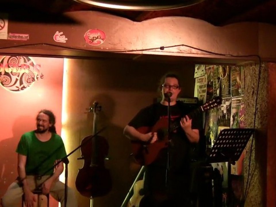 Les Pies Ki Piaff - au secours - au Roger's Café