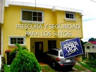 Casa en venta en Colonia Escalón: Clima fresco y seguridad