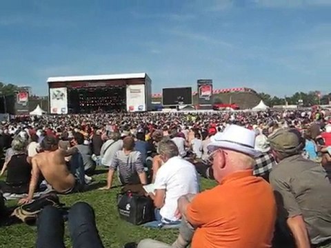 Hommage à Jean FERRAT à la fête de l'Humanité 2010