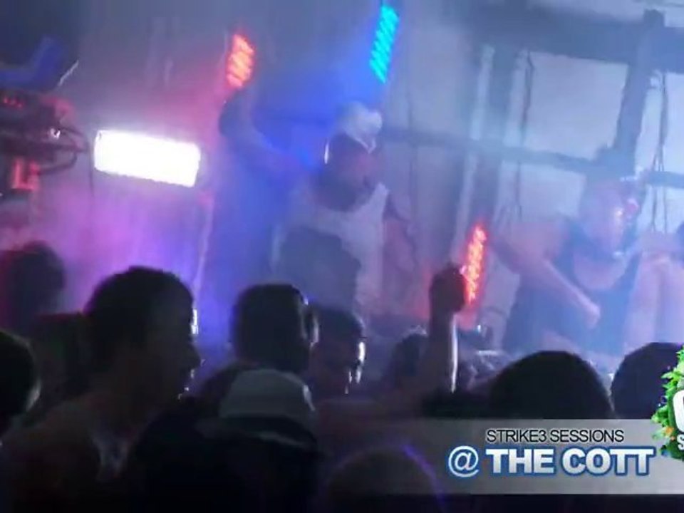 Bombs Away - Smoky Room LIVE! - Strike3 Sessions - music