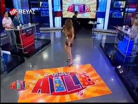 Nadide Sultan Müthiş Aile'ye konuk oldu.