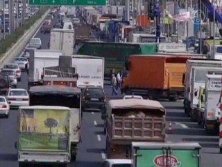 Греческие водители заблокировали дороги