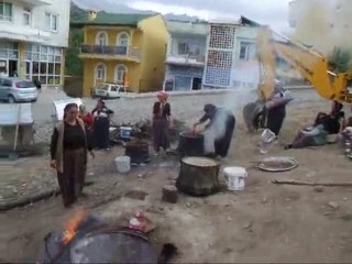 DARBOĞAZ'DA PEKMEZ YAPIMI