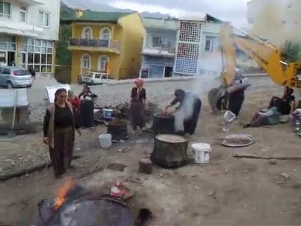 DARBOĞAZ'DA PEKMEZ YAPIMI