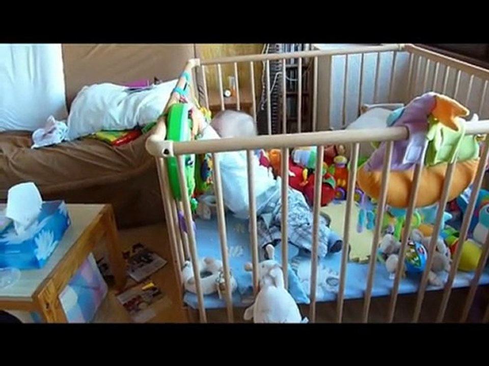 Léandre se met debout