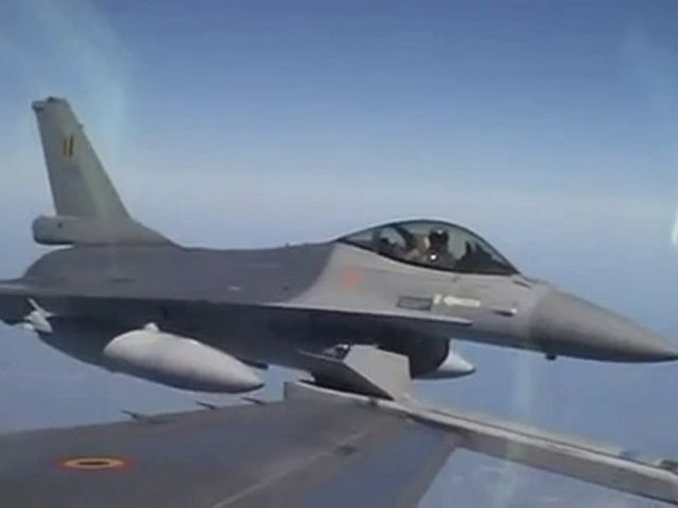 F16