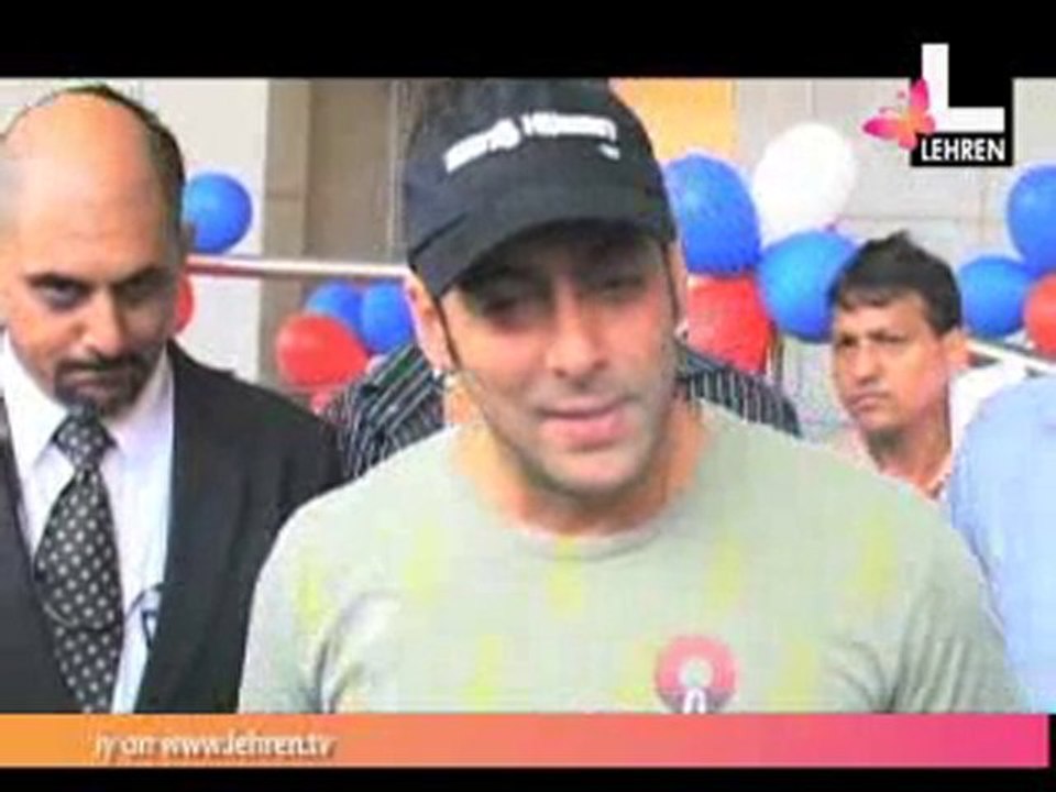 Salman Invites Aishwarya