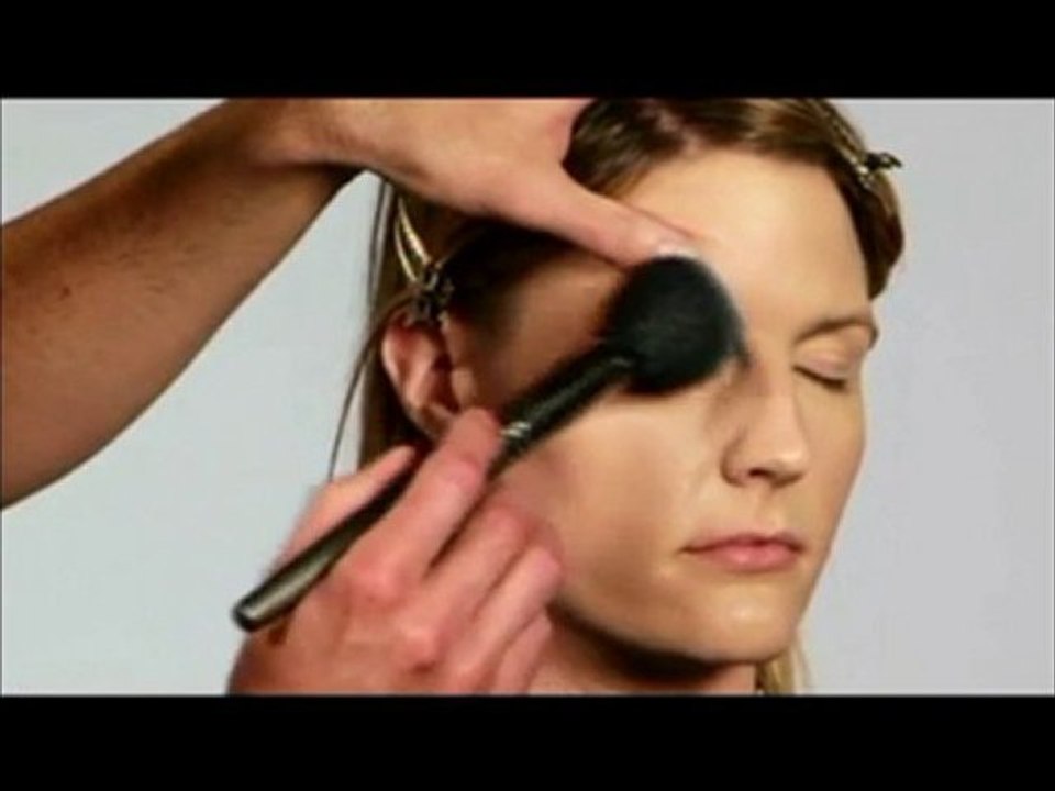 How to Set Foundation with Loose Powder