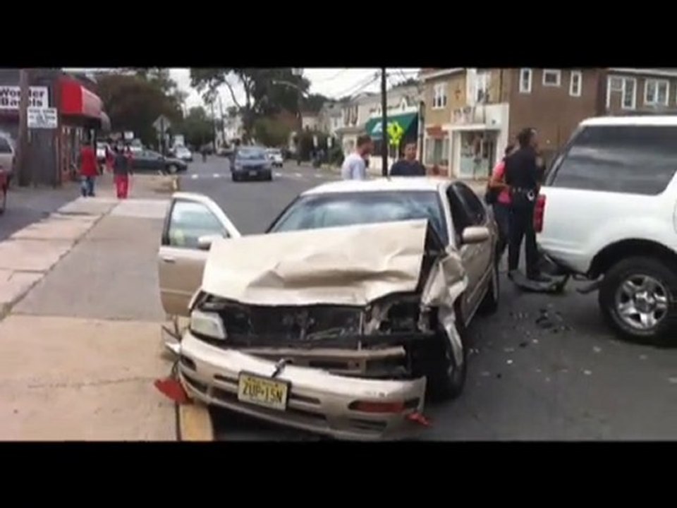 Raw Video: Car crash in Bloomfield New Jersey