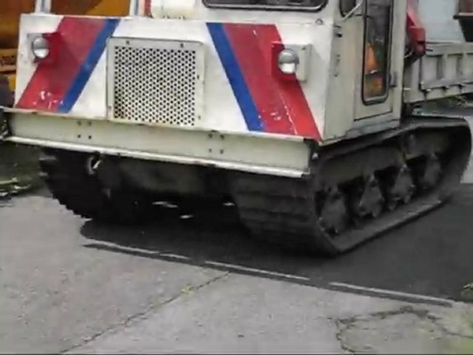 Kettendumper MOROOKA MST 600 mit PALFINGER-Kran