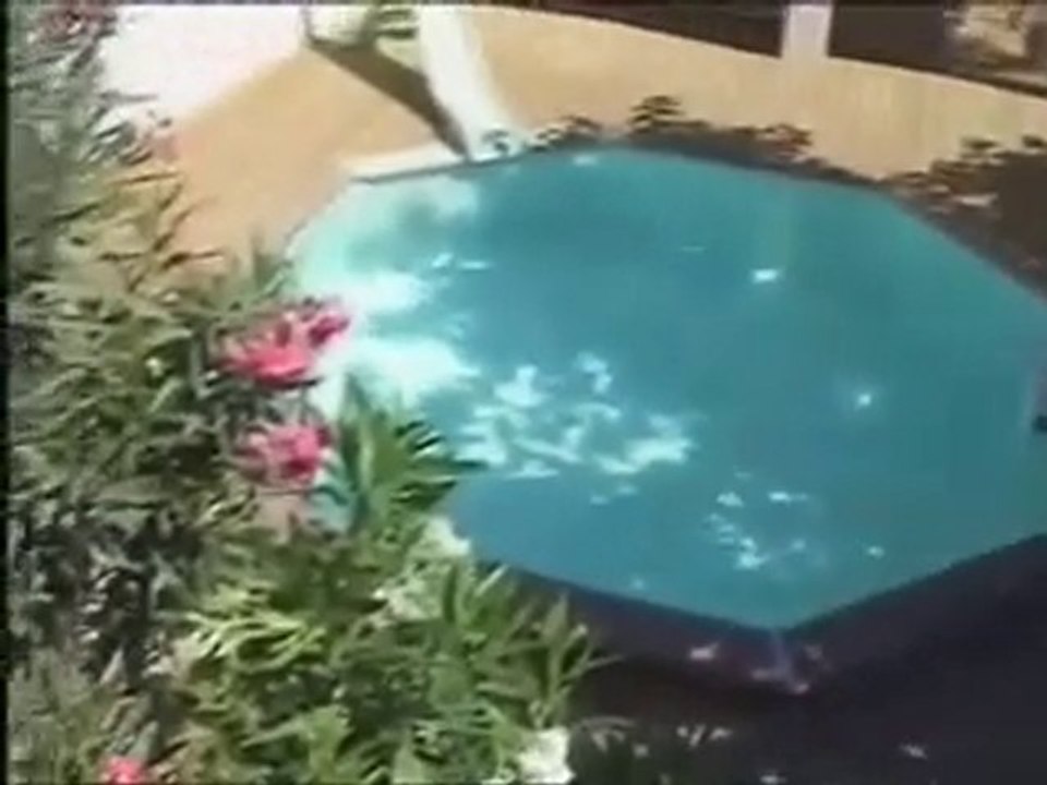 Montage piscine bois ronde avec terrasse bois en pin