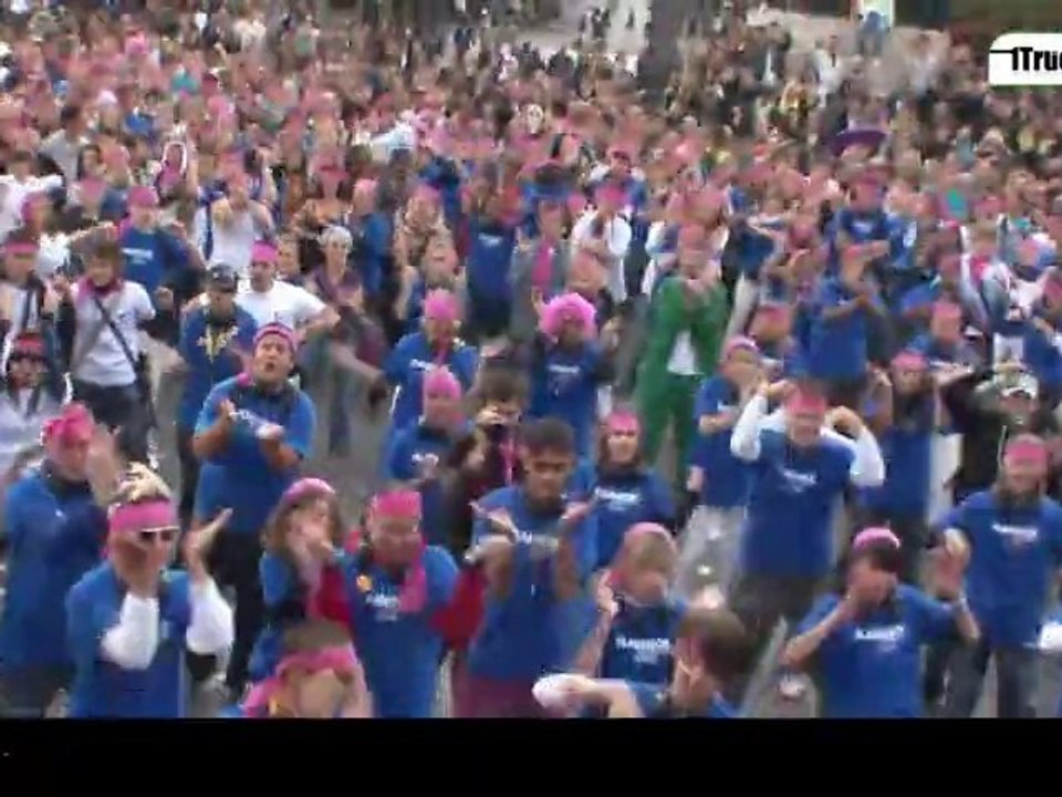 TECHNO PARADE Episode 6 - Le FlashMob