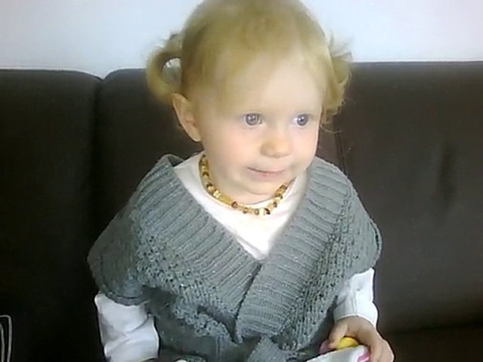 Emma 25sept2010 - fait le clown