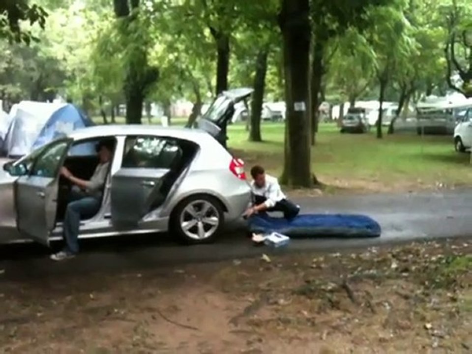 Gonfler son matelas pneumatique avec une voiture