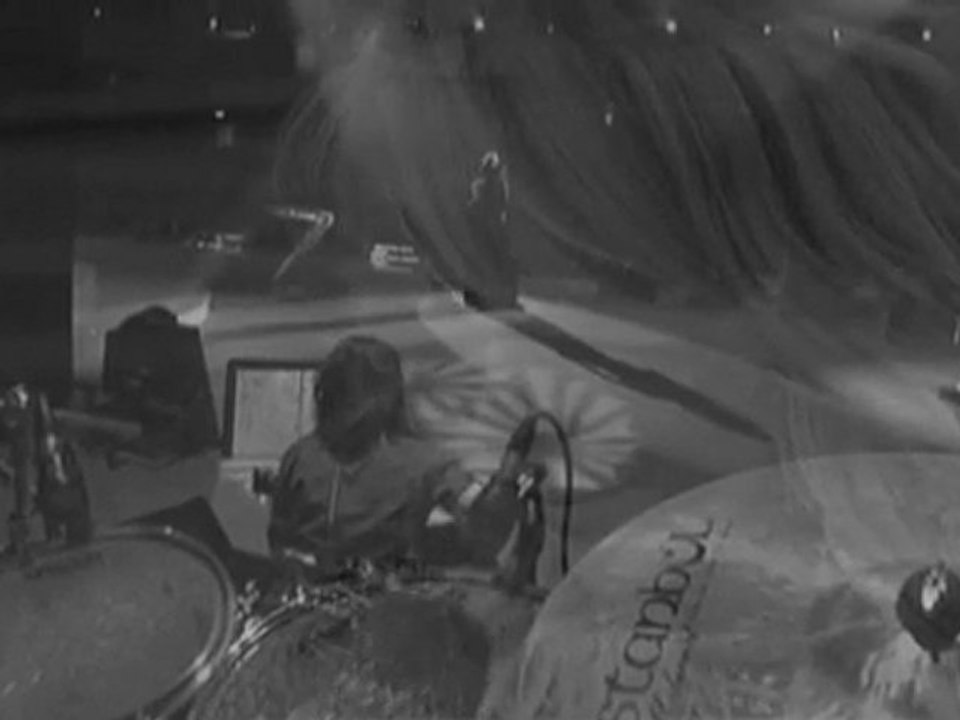 Hande Yener - Çöp (Özel Klip)