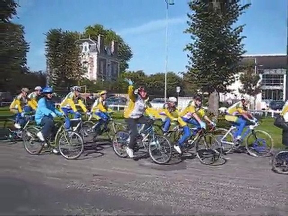 Le défilé du "2ème Festival Les Mains Bleues"