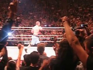 CENA fete sa victoire avec le public francais