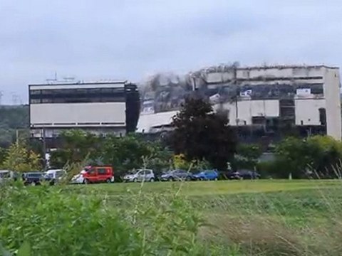 Abattage de la centrale EDF de Vernou la Celle en HD