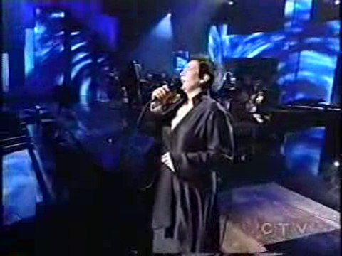 K.D. Lang sings Leonard Cohen Hallelujah