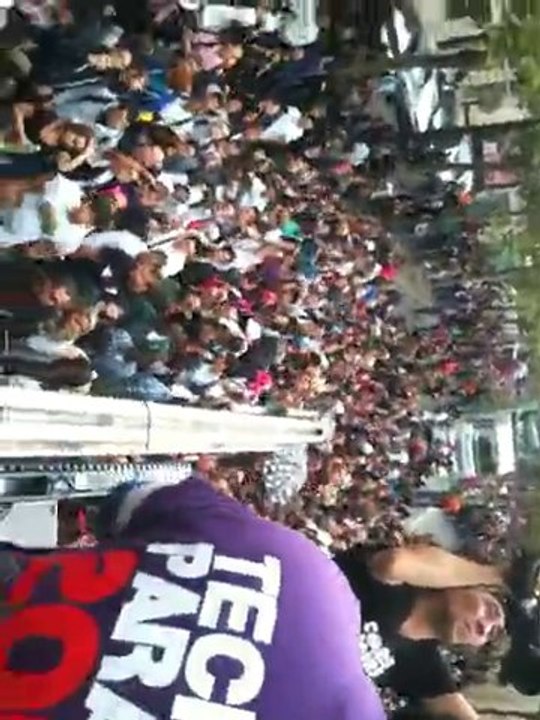 Technoparade 2010 char ESIGELEC >> Swedish House Mafia – One