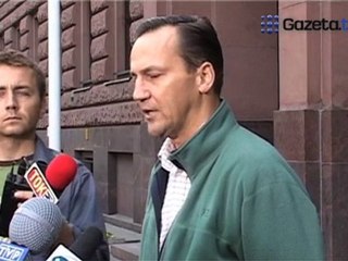 Sikorski: Nie możemy gwarantować losu rannych