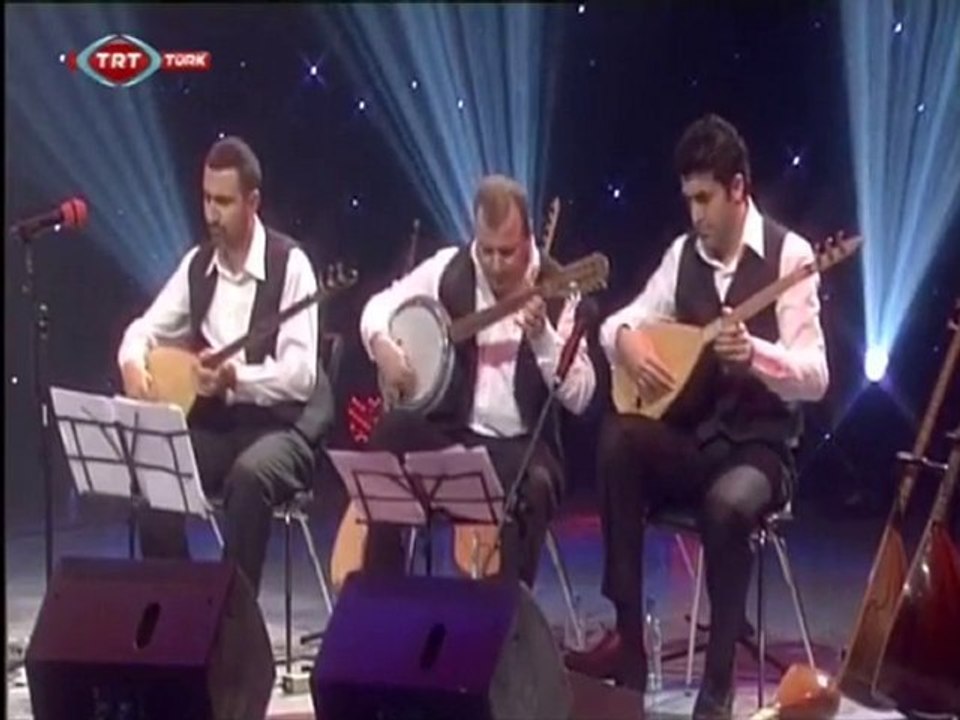 MÜNEVVER ÖZDEMİR  EVLERİNİN ÖNÜ YONCA  YEDİVEREN TRT