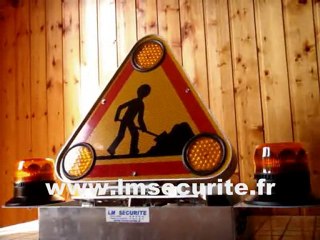 SIGNALISATION  LUMINEUSE  DE  TOIT  MERCURA  TRILED  GYROLED