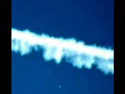 UFOs hunting chemtrails over Seattle, WA Jun-2010