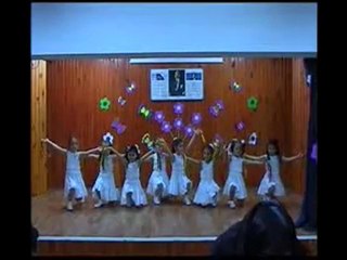 Kızlardan Dans Gösterisi (Cimi)