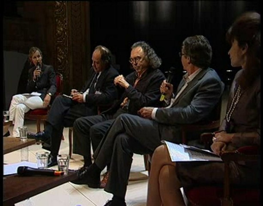 Université des CCI 2010 à Lille - Débat : Entre libre artitre et déterminisme : quelle est la spécificité de l'homme ?