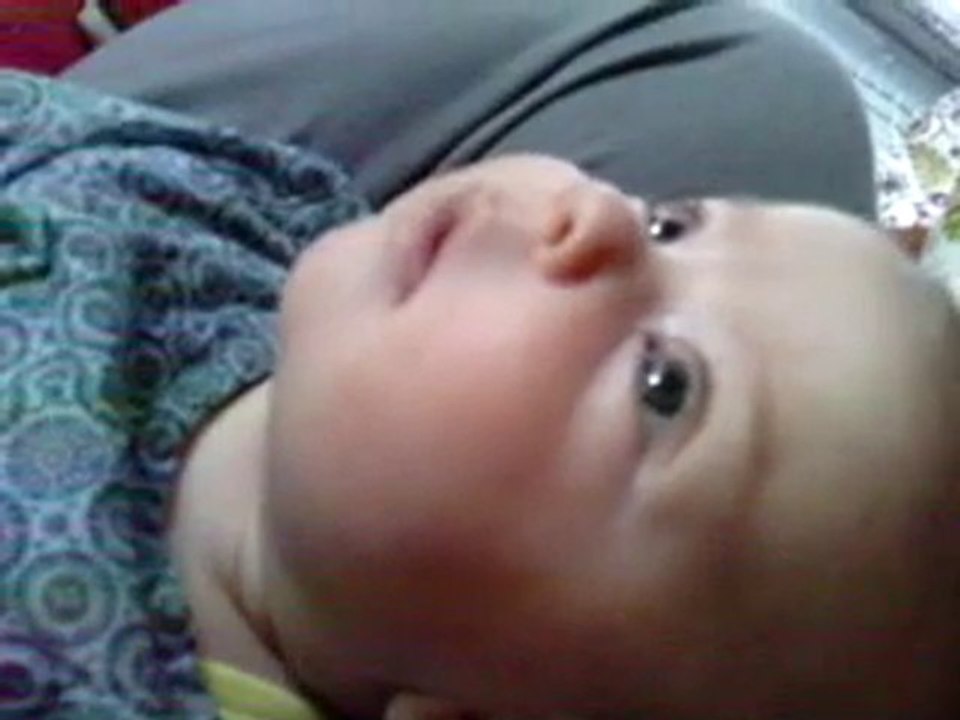 Juliette regarde-gazouille-souris