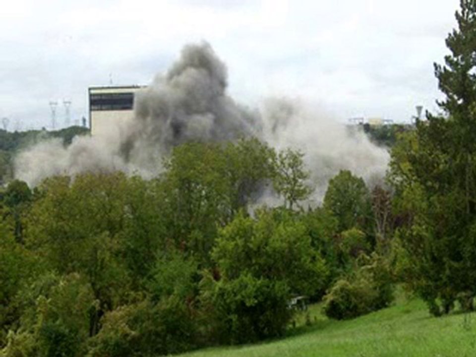Destruction par explosion de la centrale thermique de Vernou