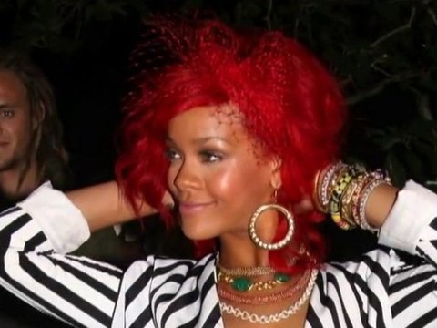 SNTV - Les cheveux rouges de Rihanna