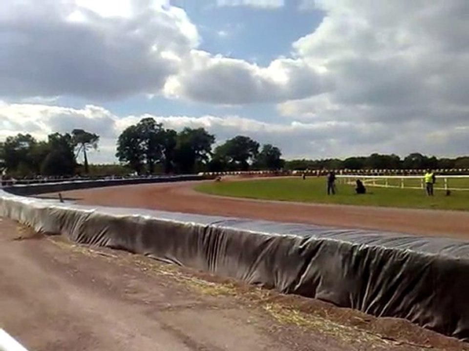 Grass Track à Questembert le 26 septembre 2010 : Videos 01