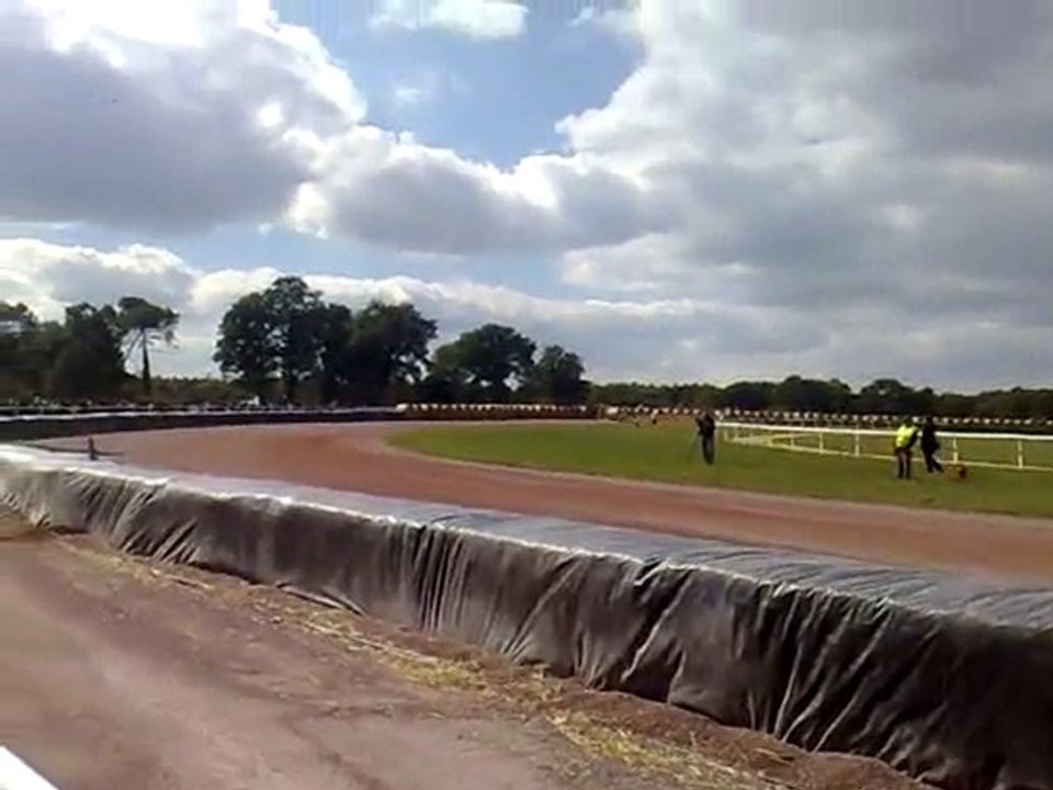Grass Track à Questembert le 26 septembre 2010 : Video 02
