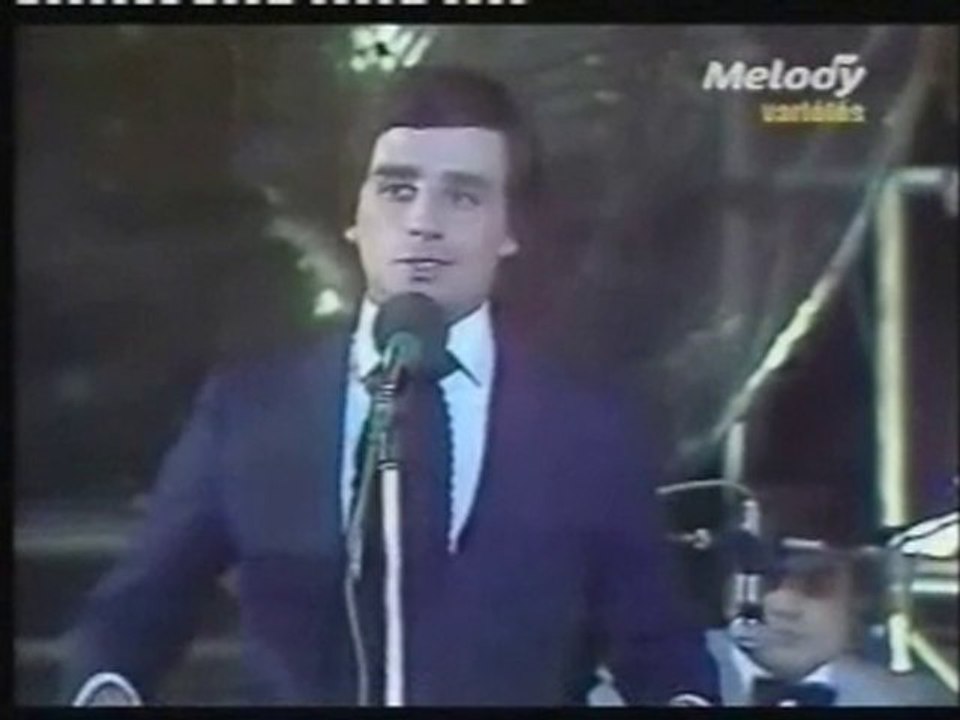 Thierry parodie G. Béart, Dalida, VGE, Adamo.