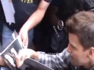 David Boreanaz   Filmando autógrafos en su hotel de NYC