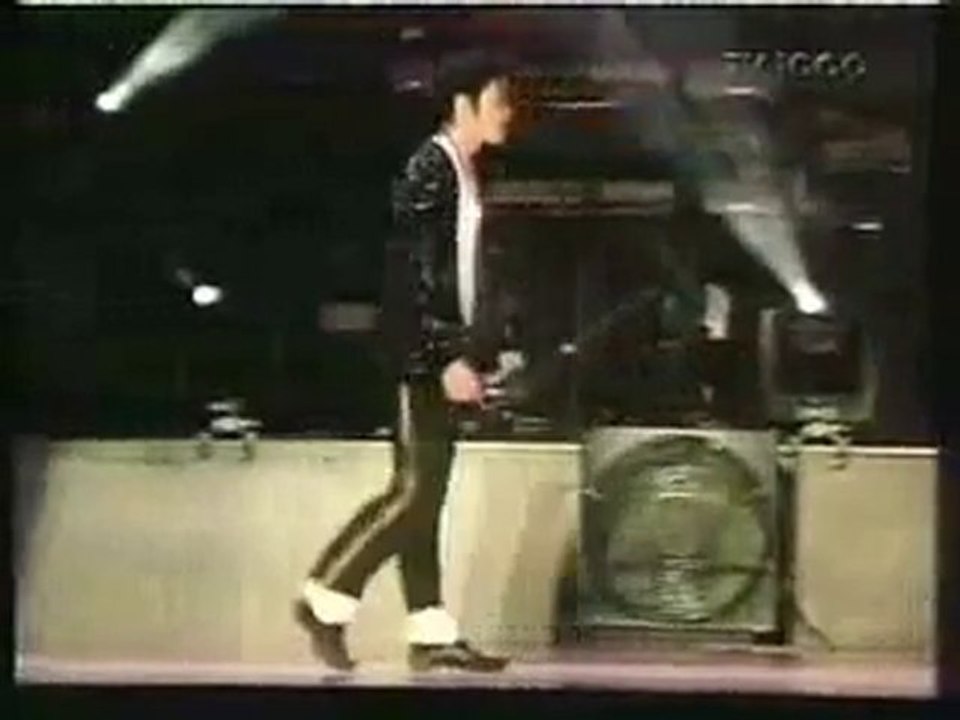 MEGA MICHAEL JACKSON ROBOT   MOONWALK