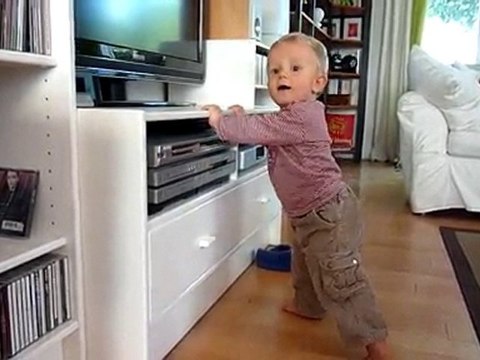 20100927 Romain écoute de la musique Mérignac