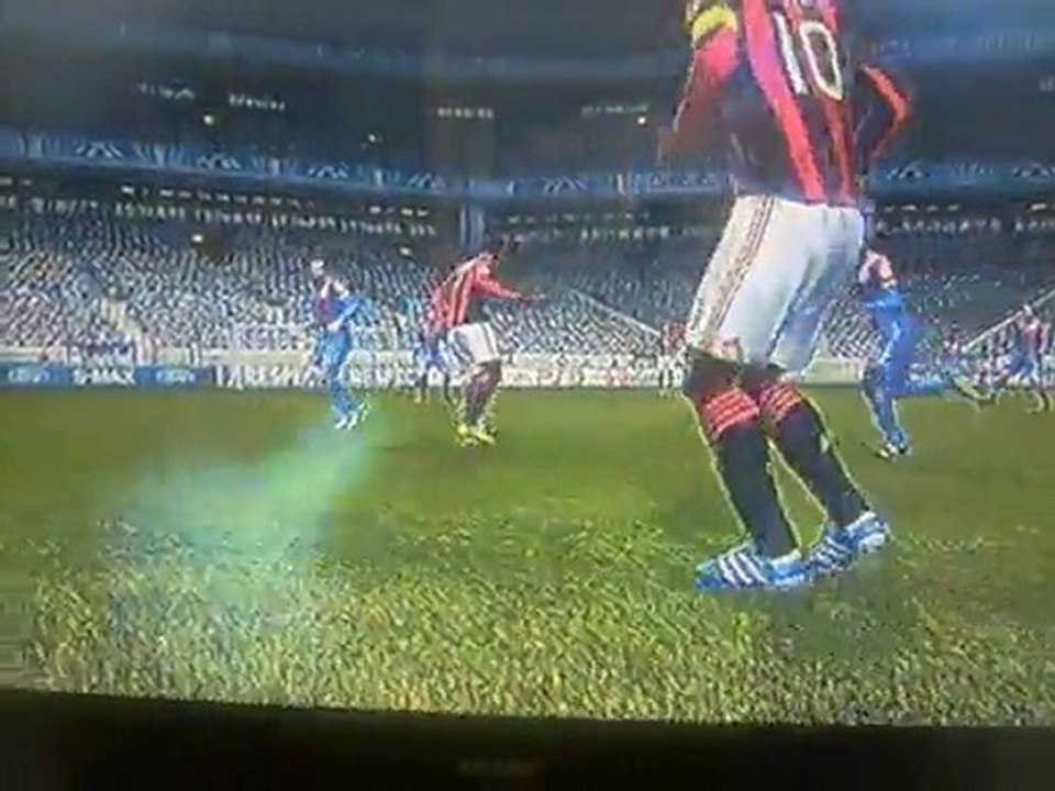 PES 2011 Robinho geste technique + but