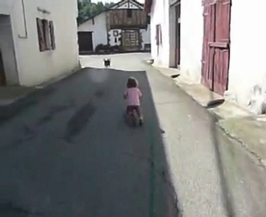 Alice sur sa draisienne 2