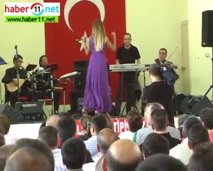 TUĞBA ÖZAYDAN BİLECİK CEZA EVİNDE KONSER 2