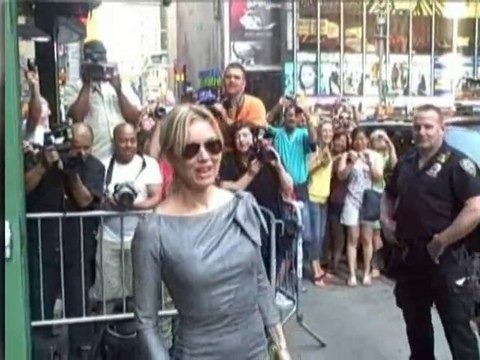 SNTV - Bradley aime Renee