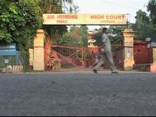 Mosque ruling allays fears of violence in India