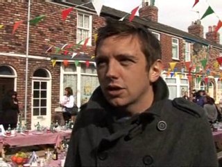 Kim Cattrall wanted on Coronation Street