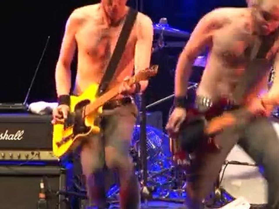 THE TOY DOLLS - GLENDA (LIVE FOREZTIVAL 2010)