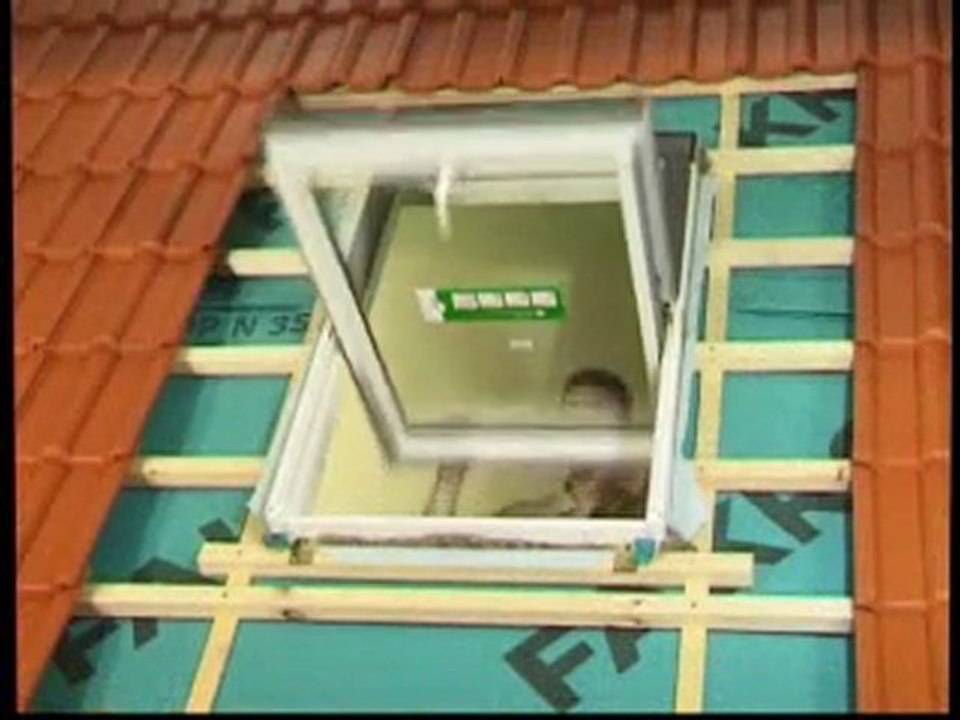 FAKRO fenêtre de toit - montage de fenêtre PTP-V