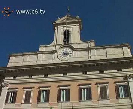 Sit-in dei grillini a Montecitorio: 'Premier si dimetta'